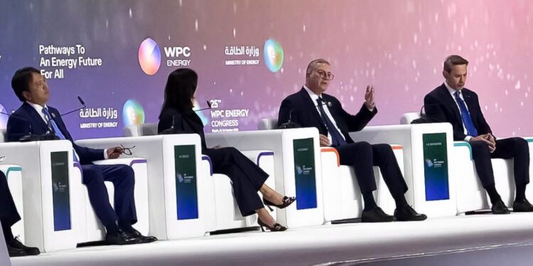 وزير البترول متحدثا خلال مؤتمر ومعرض البترول العالمي WPC Energy بالعاصمة السعودية الرياض