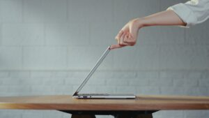 يدعم جهاز ASUS ExpertBook A7 معالجا يصل إلى Intel Core 7 Series 3