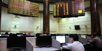 البورصة المصرية تحت ضغط البيع.. خسائر سوقية بنحو 177 مليار جنيه في جلسة الأحد