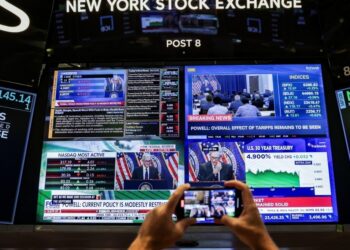 الأسواق العالمية تترقب بيانات التضخم الأمريكية وسط قوة الدولار وتقلب أسعار الذهب