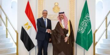 مصر تتمسك بالحل السياسي في اليمن قبل تصويت البرلمان على دعم السعودية