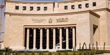 رفع الفائدة 1% يعيد حسابات المدخرين والمقترضين في مصر