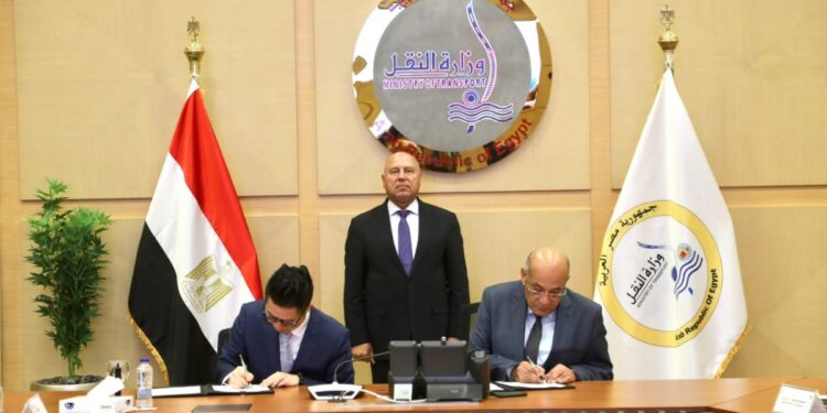 وزير النقل يشهد توقيع مذكرة تفاهم لإنشاء محطة الإسكندرية للصب الجاف الغير نظيف بميناء المكس